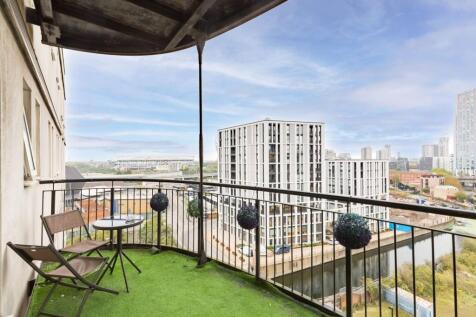 High Street, Stratford, London, E15 1 bed flat for sale