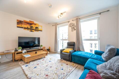 Castle Street, East Ham, LONDON, E13 2 bed maisonette for sale