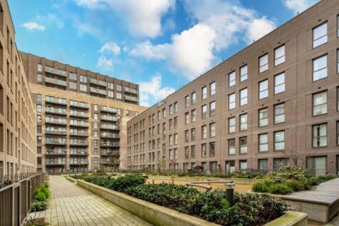 Castle Street, East Ham, LONDON, E13 2 bed maisonette for sale