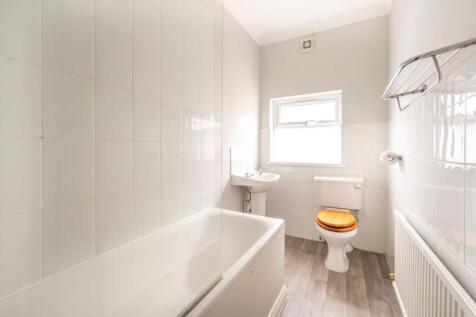 Cumberland Road, Plaistow, London, E13 1 bed flat for sale