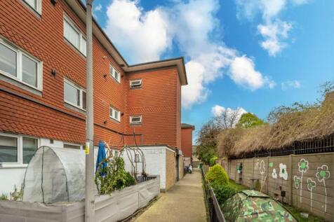 Grange Road, Plaistow, London, E13 2 bed flat for sale