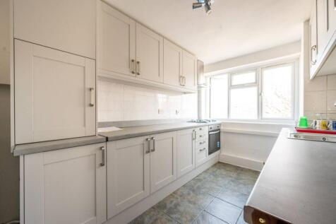Barking Road, Plaistow, London, E13 3 bed flat for sale