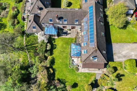 4 bedroom link detached house for sale