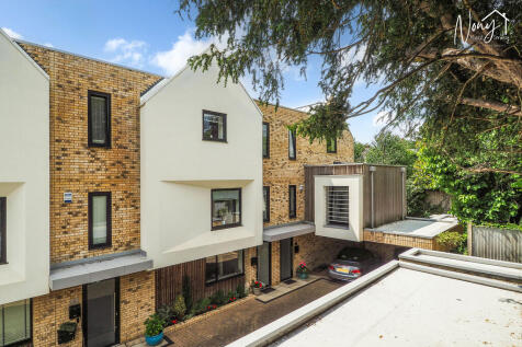 4 bedroom terraced house for sale