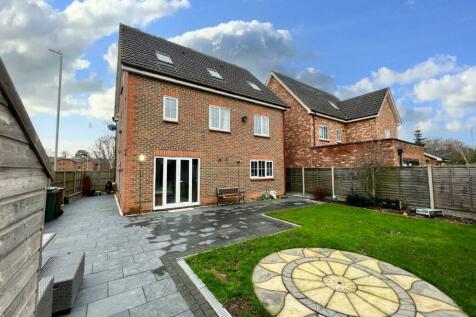 6 bedroom detached house for sale