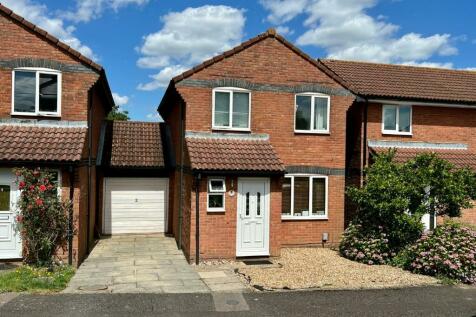 3 bedroom link detached house for sale