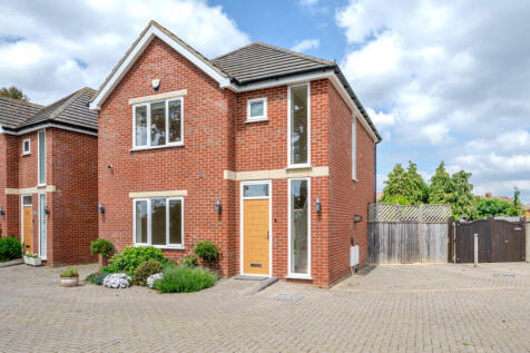 The Crescent, Netley Abbey... 3 bed detached house for sale