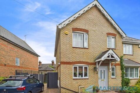 3 bedroom semi-detached house for sale
