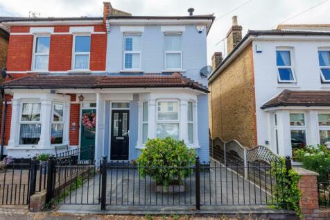 2 bedroom semi-detached house for sale