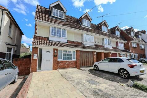 5 bedroom terraced house for sale