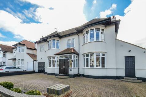 6 bedroom detached house for sale