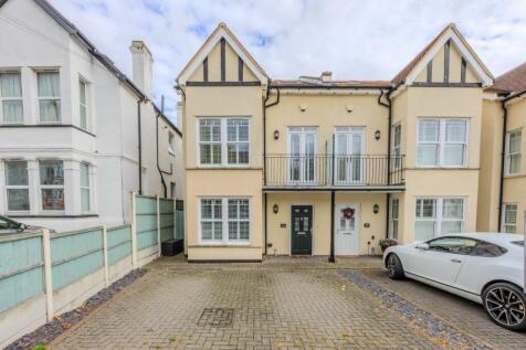 5 bedroom semi-detached house for sale