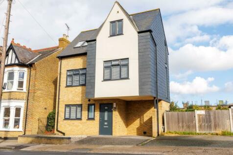 2 bedroom detached house for sale