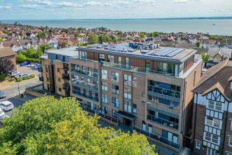 3 bedroom flat for sale
