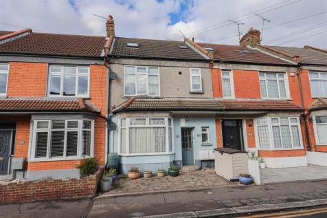 4 bedroom flat for sale
