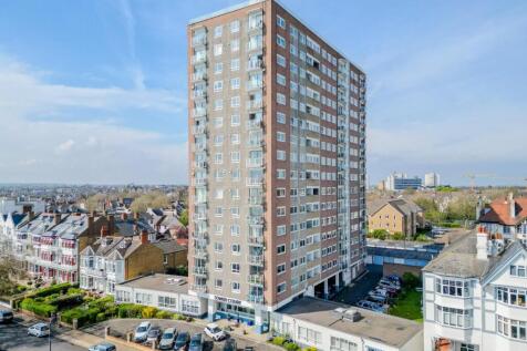 3 bedroom flat for sale