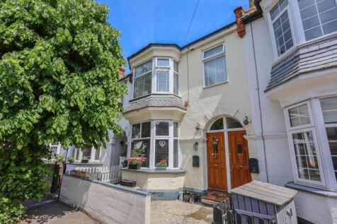 3 bedroom flat for sale