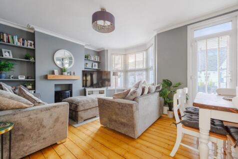 2 bedroom maisonette for sale