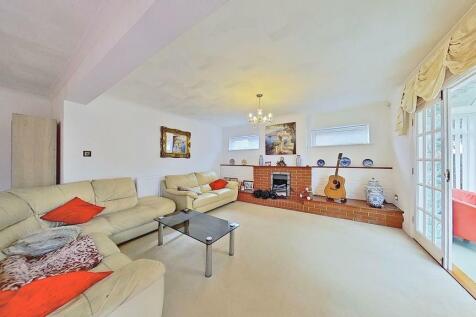 Sea Street, Herne Bay, CT6 8QY 4 bed chalet for sale