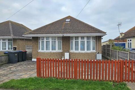 West Cliff Gardens, Herne Bay, CT6 8DT 3 bed detached bungalow for sale