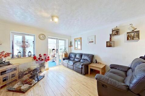 Harry Wells Road, Herne Bay, CT6 8FB 3 bed semi