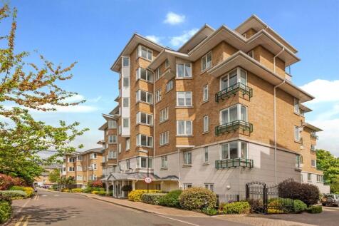 Charlwood House, 6 Strand Drive... 3 bed flat for sale
