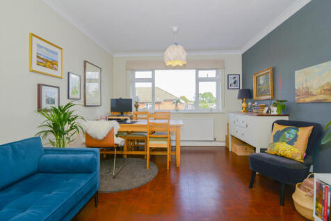 Kenmore Close, Richmond, Surrey 2 bed flat for sale
