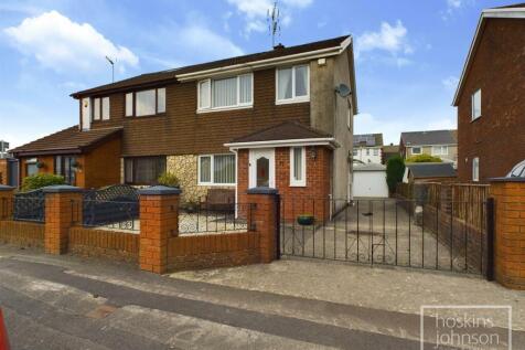 3 bedroom semi-detached house for sale