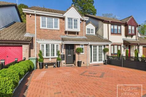 4 bedroom link detached house for sale