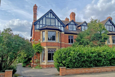 6 bedroom semi-detached house for sale