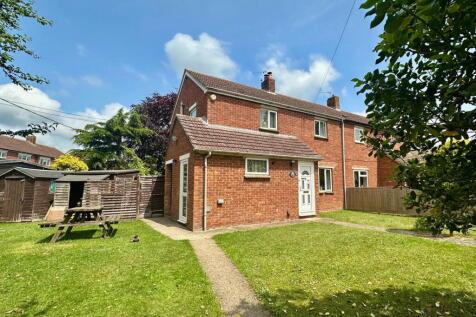 High Street, Chalgrove OX44 3 bed semi