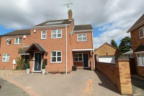 3 bedroom semi-detached house for sale