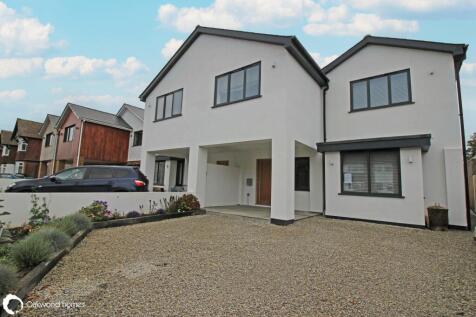 4 bedroom semi-detached house for sale