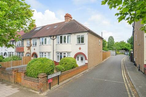 3 bedroom end of terrace house for sale