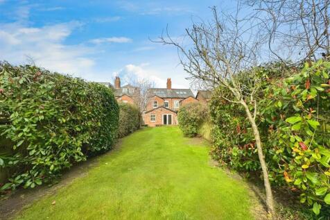 Knutsford Road, Alderley Edge 3 bed semi