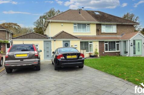 4 bedroom semi-detached house for sale