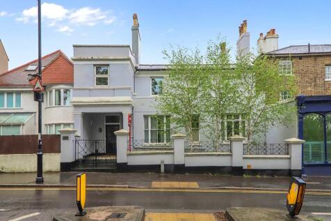 3 bedroom ground floor maisonette for sale