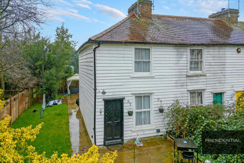 Chigwell IG7 2 bed end of terrace house for sale