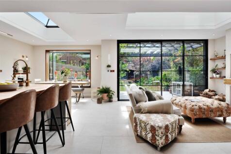 Oxford Road, Teddington, TW11 5 bed semi