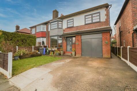 Woodfield Avenue, Tameside SK14 4 bed semi