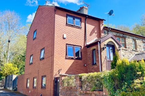 Tottington Road, Greater Manchester BL2 2 bed semi
