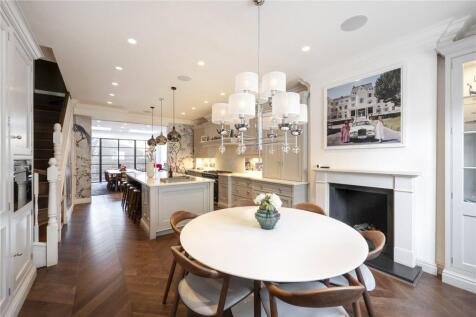 5 bedroom terraced house for sale