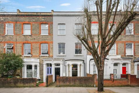4 bedroom terraced house for sale