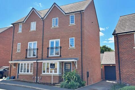4 bedroom semi-detached house for sale