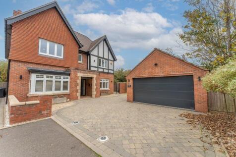 6 bedroom detached house for sale