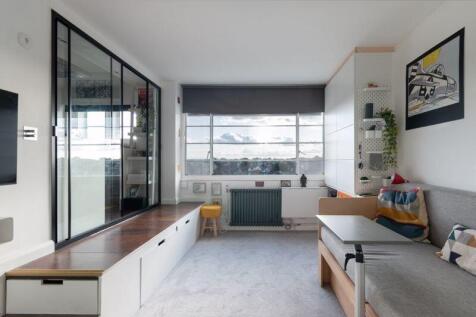 Studio flat for sale