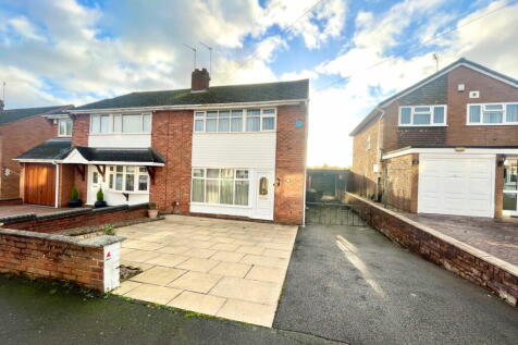 3 bedroom semi-detached house for sale