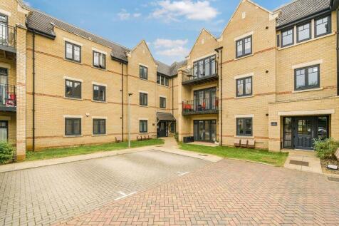 Clara Court, Schreiber Grange... 3 bed apartment for sale