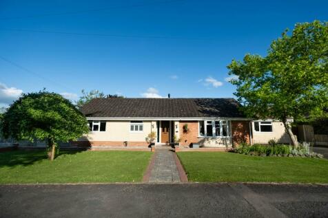 3 bedroom detached bungalow for sale