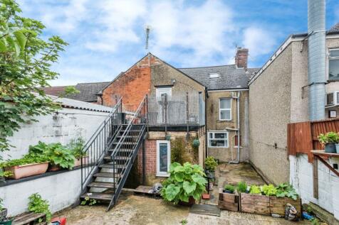 5 bedroom terraced house for sale